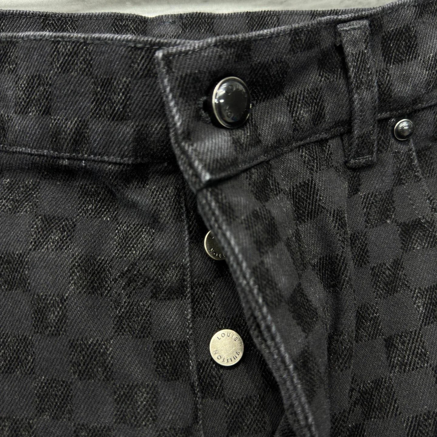 LV JEANS
