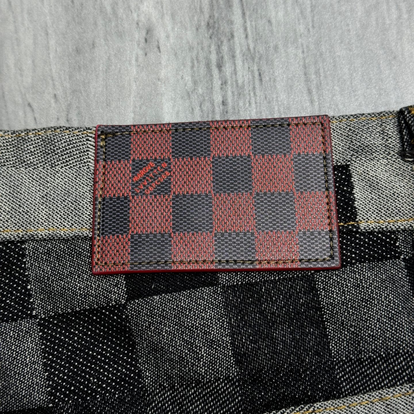 LV JEANS