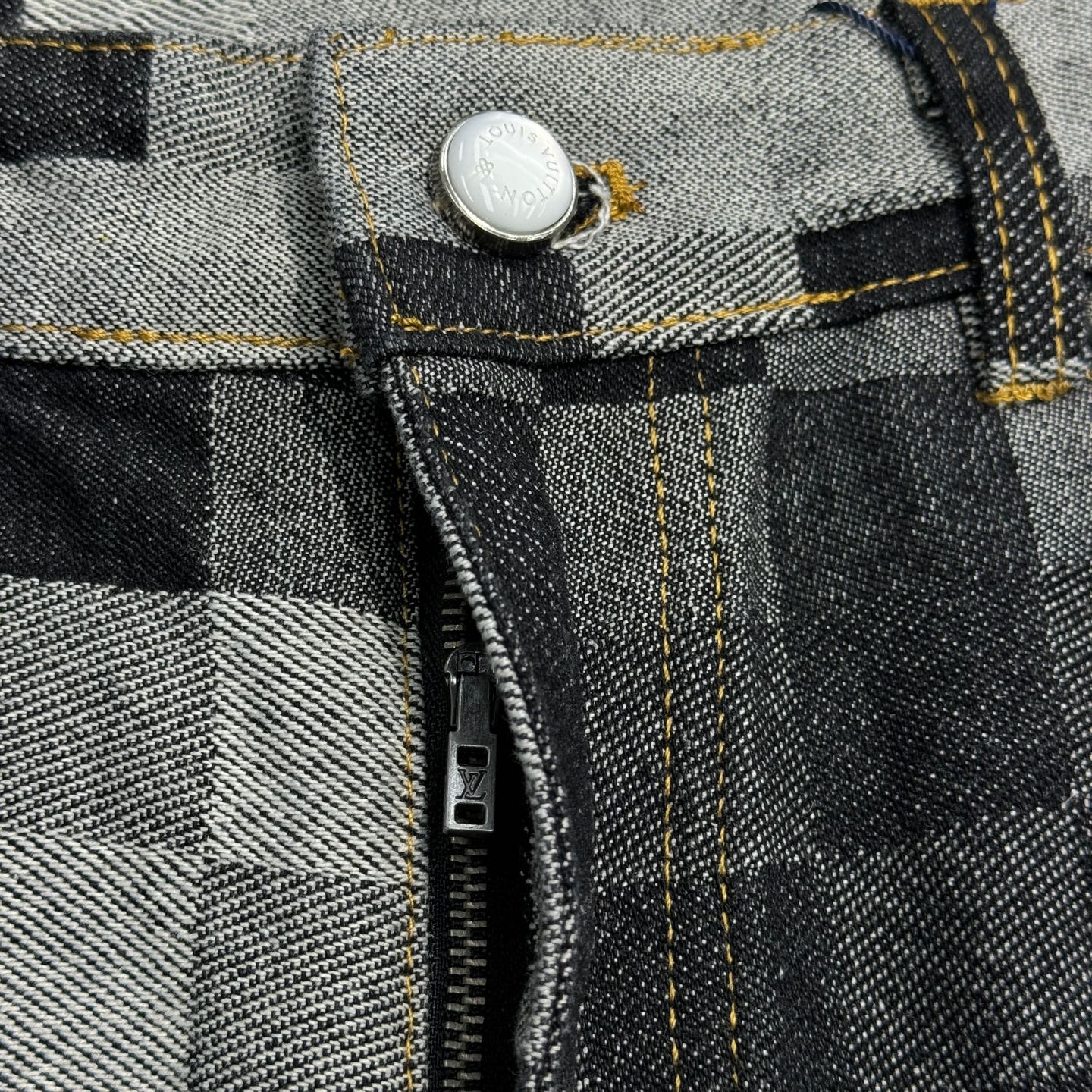 LV JEANS