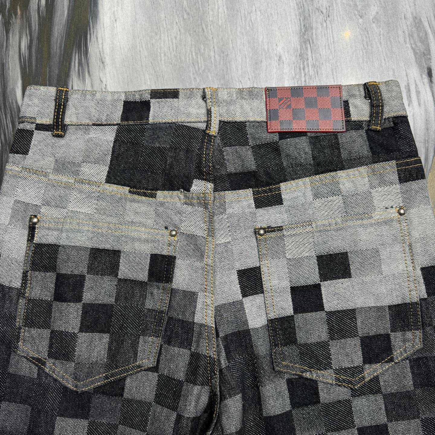 LV JEANS