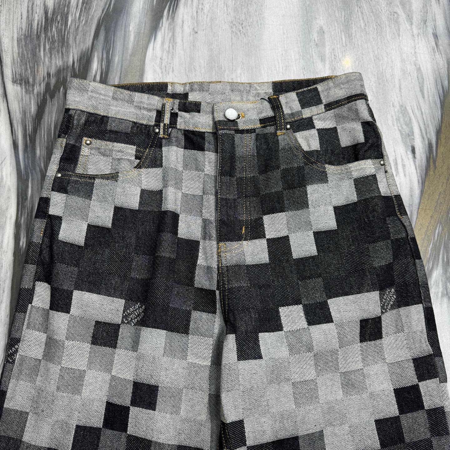 LV JEANS