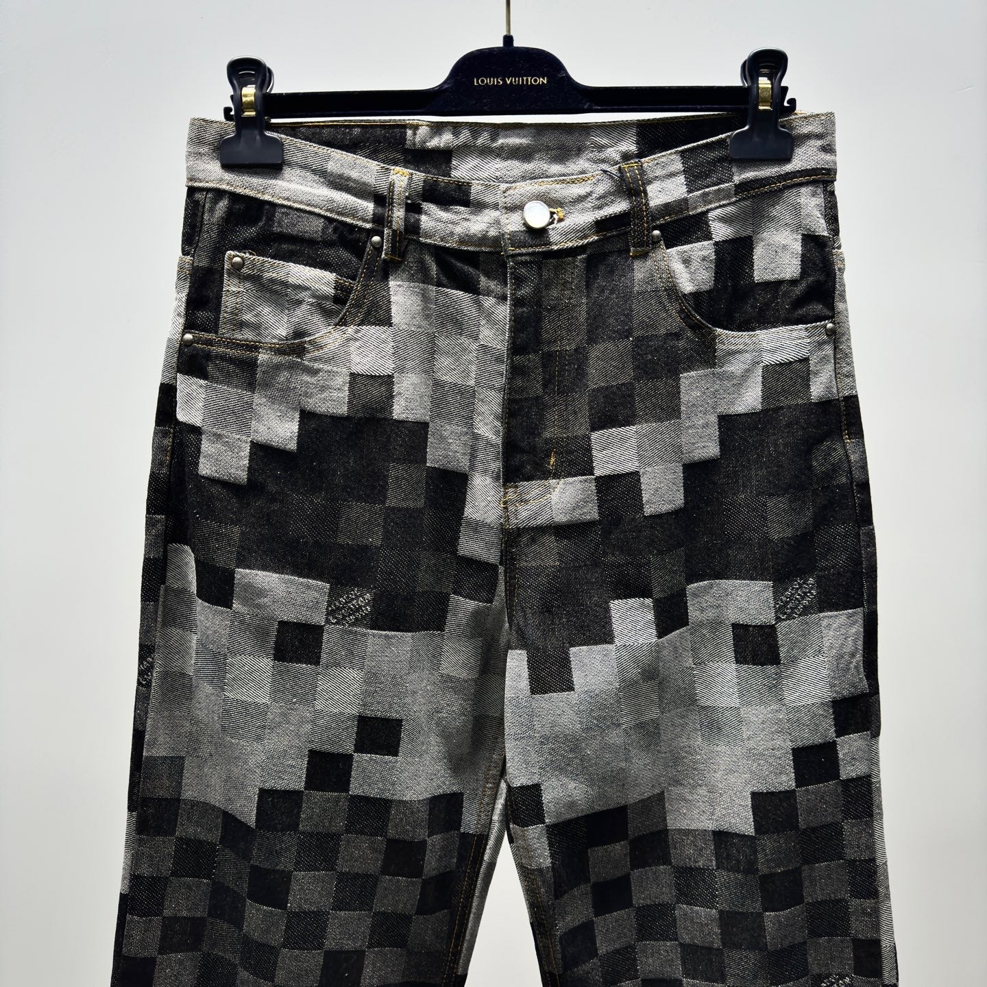 LV JEANS