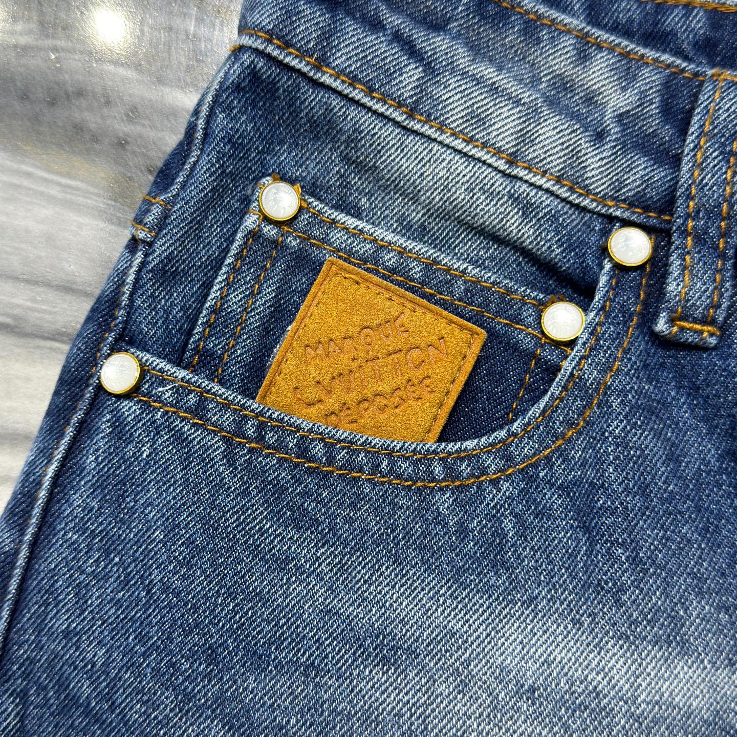 LV JEANS