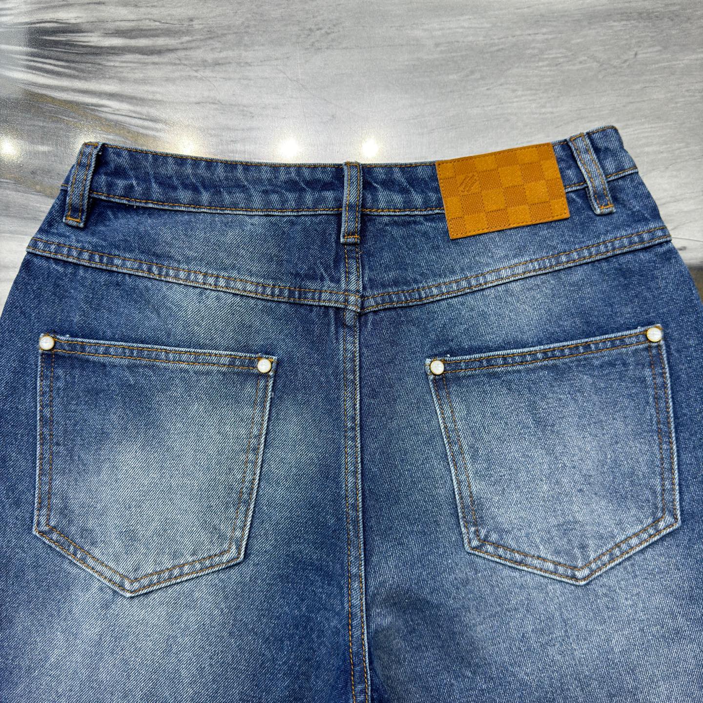 LV JEANS