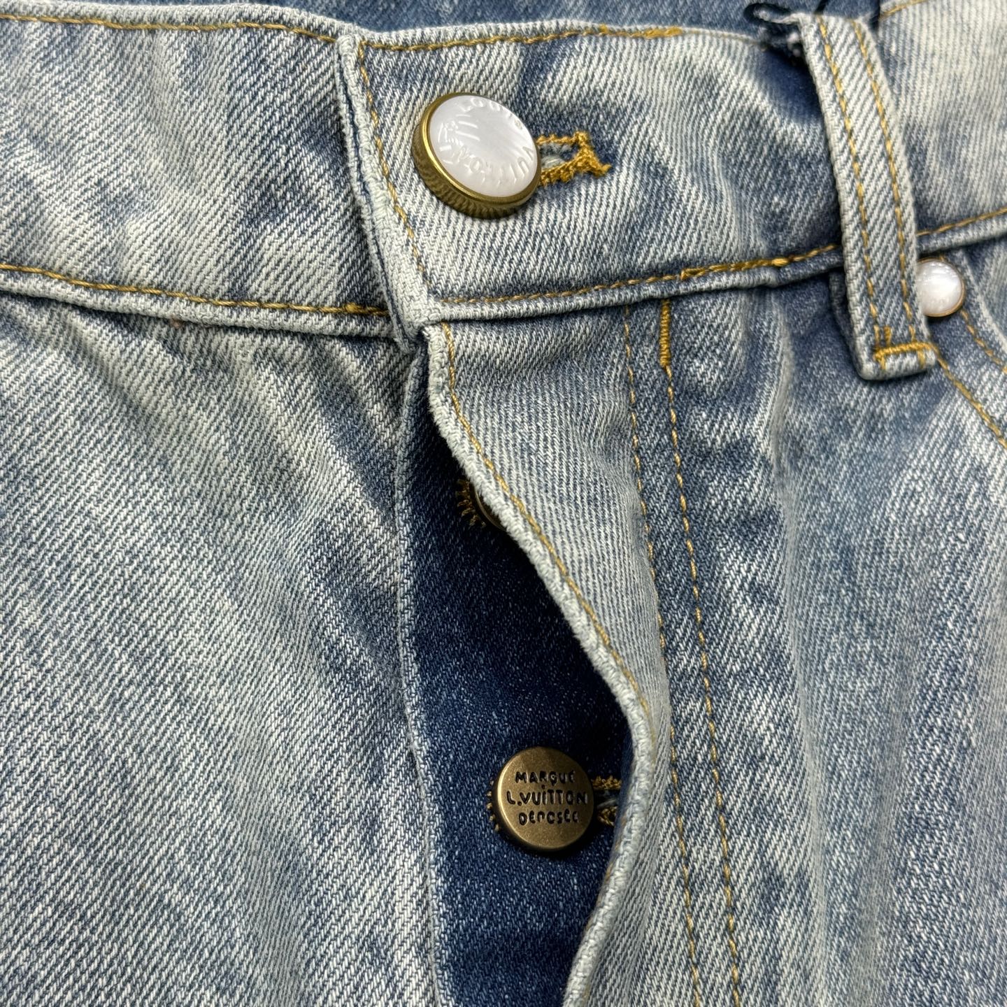 LV JEANS