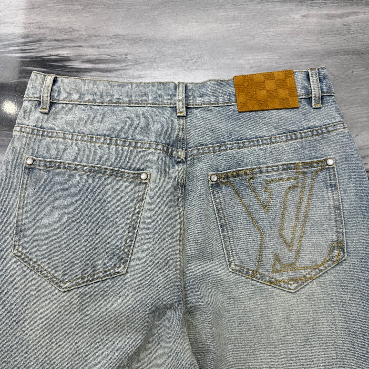 LV JEANS