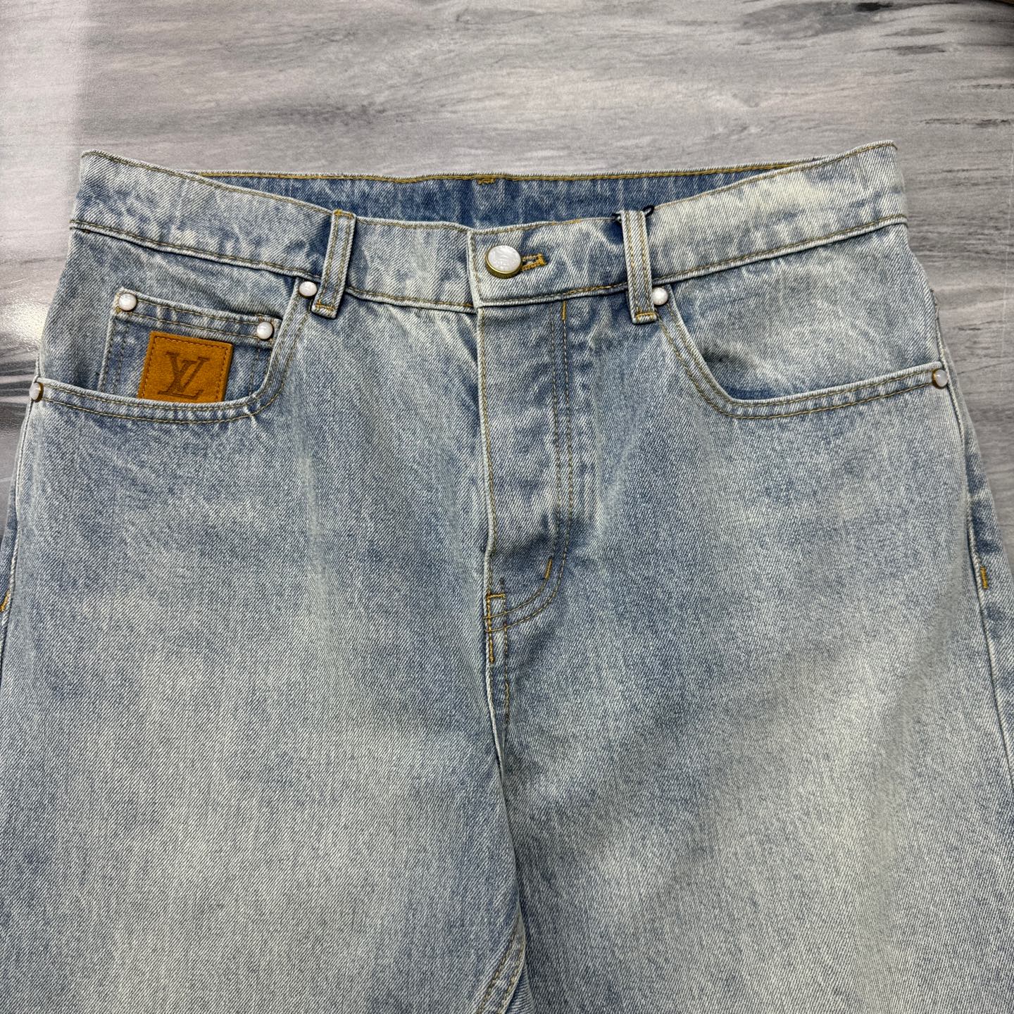 LV JEANS