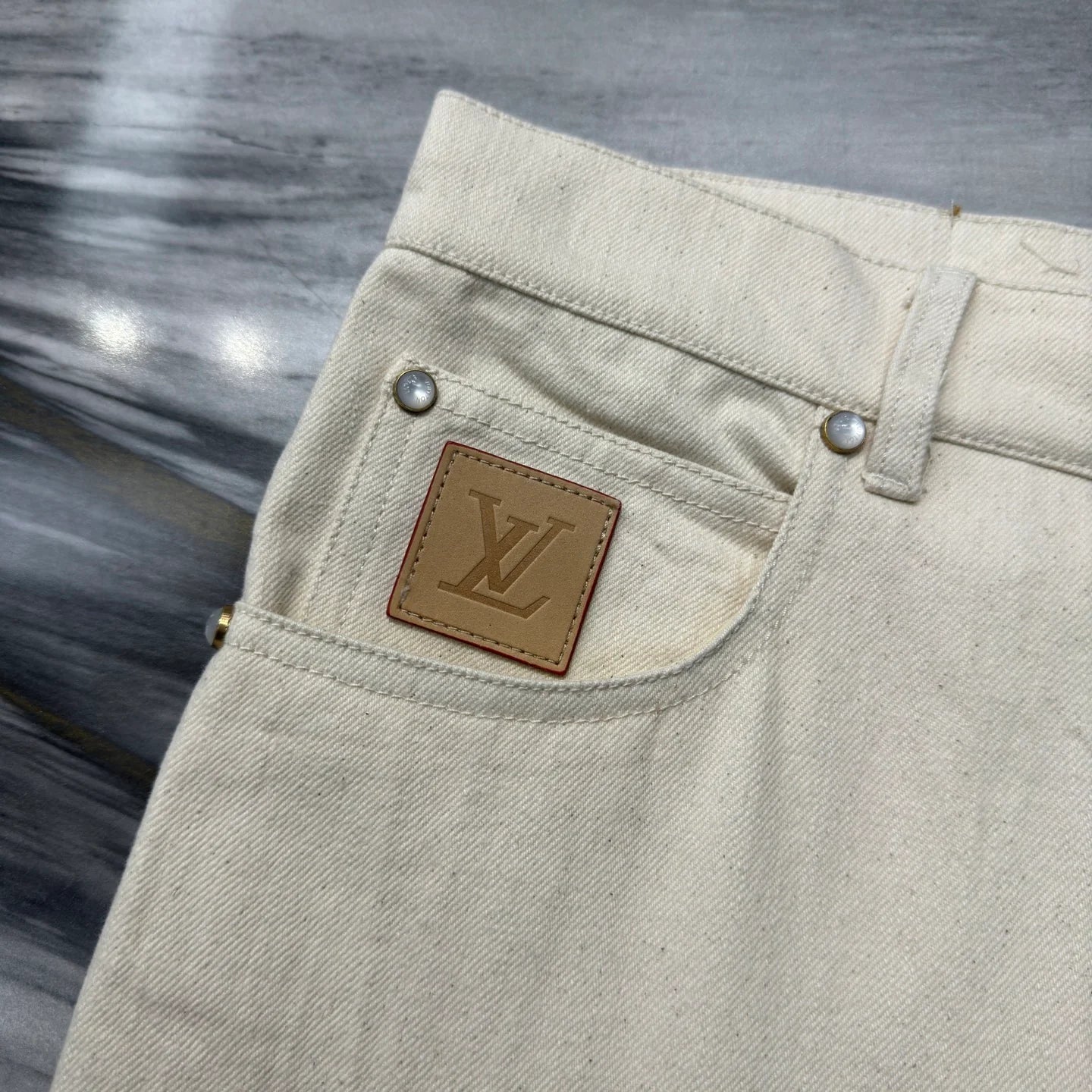 LV JEANS