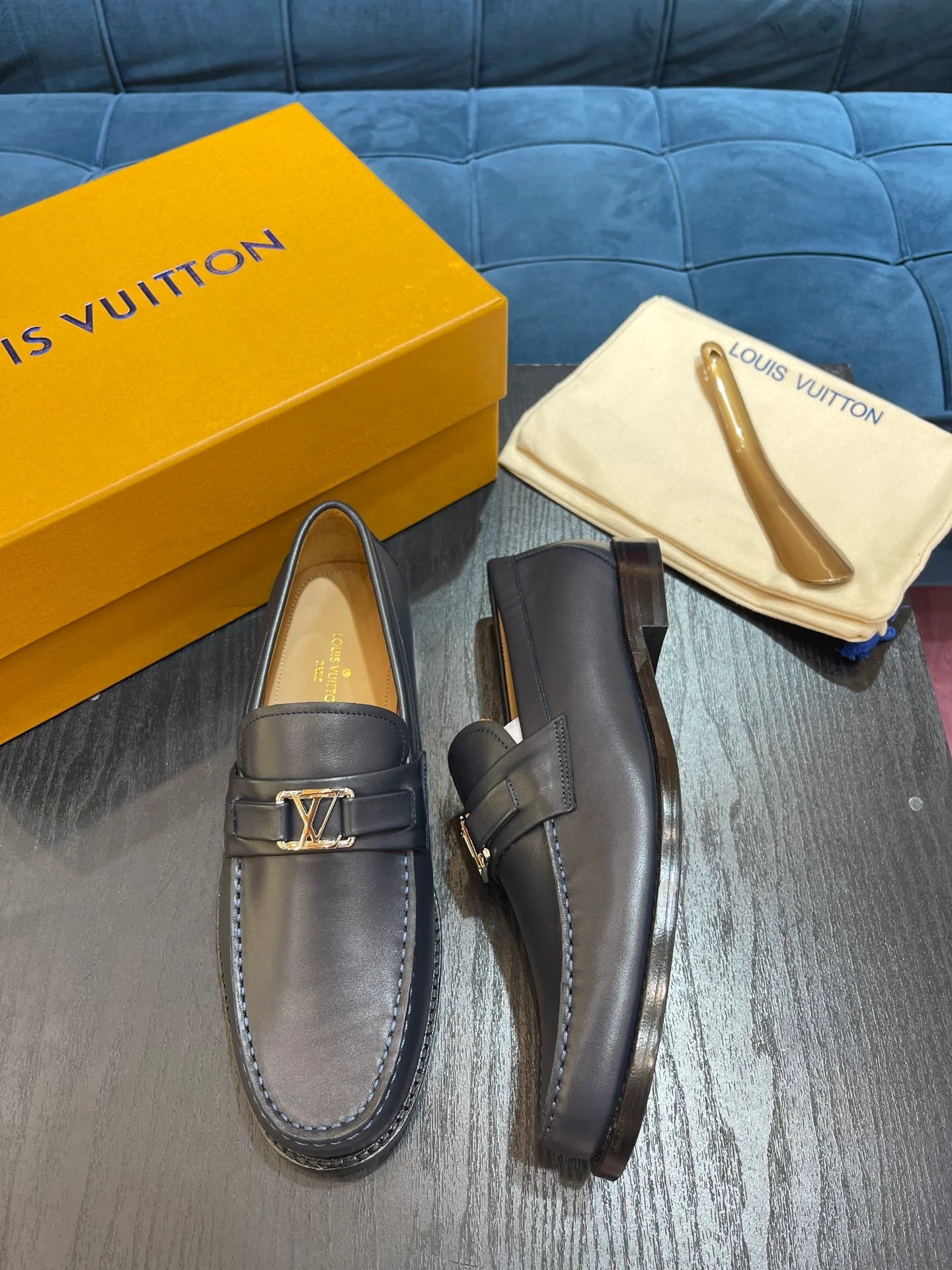 LV LOAFER