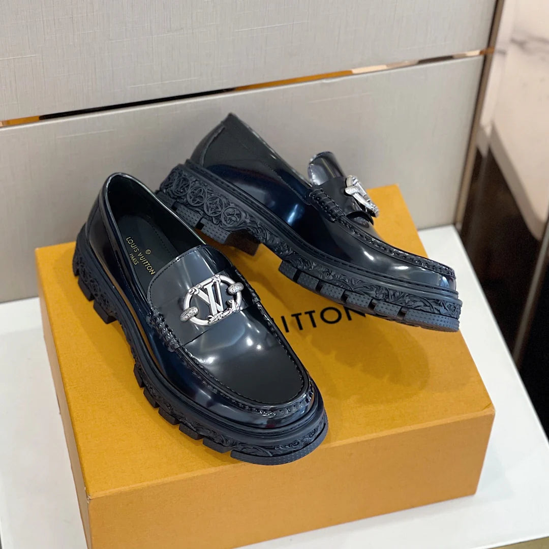 LV LOAFER