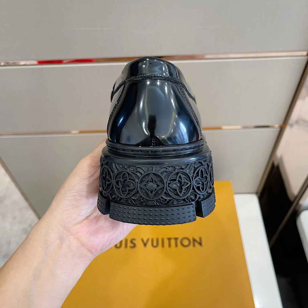 LV LOAFER