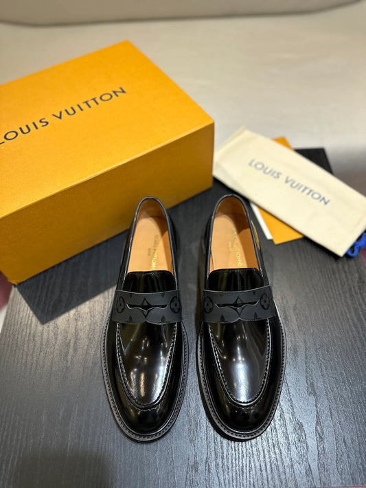 LV LOAFER