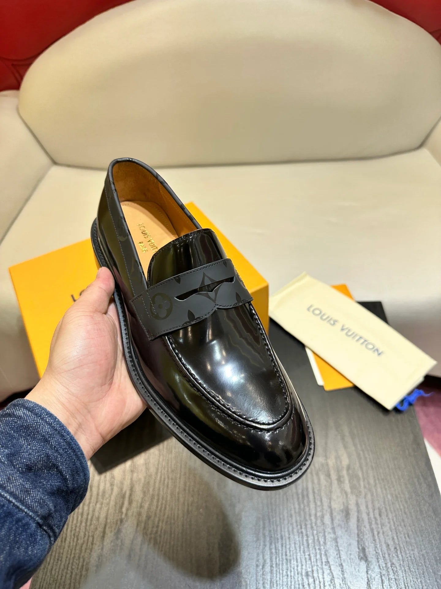 LV LOAFER