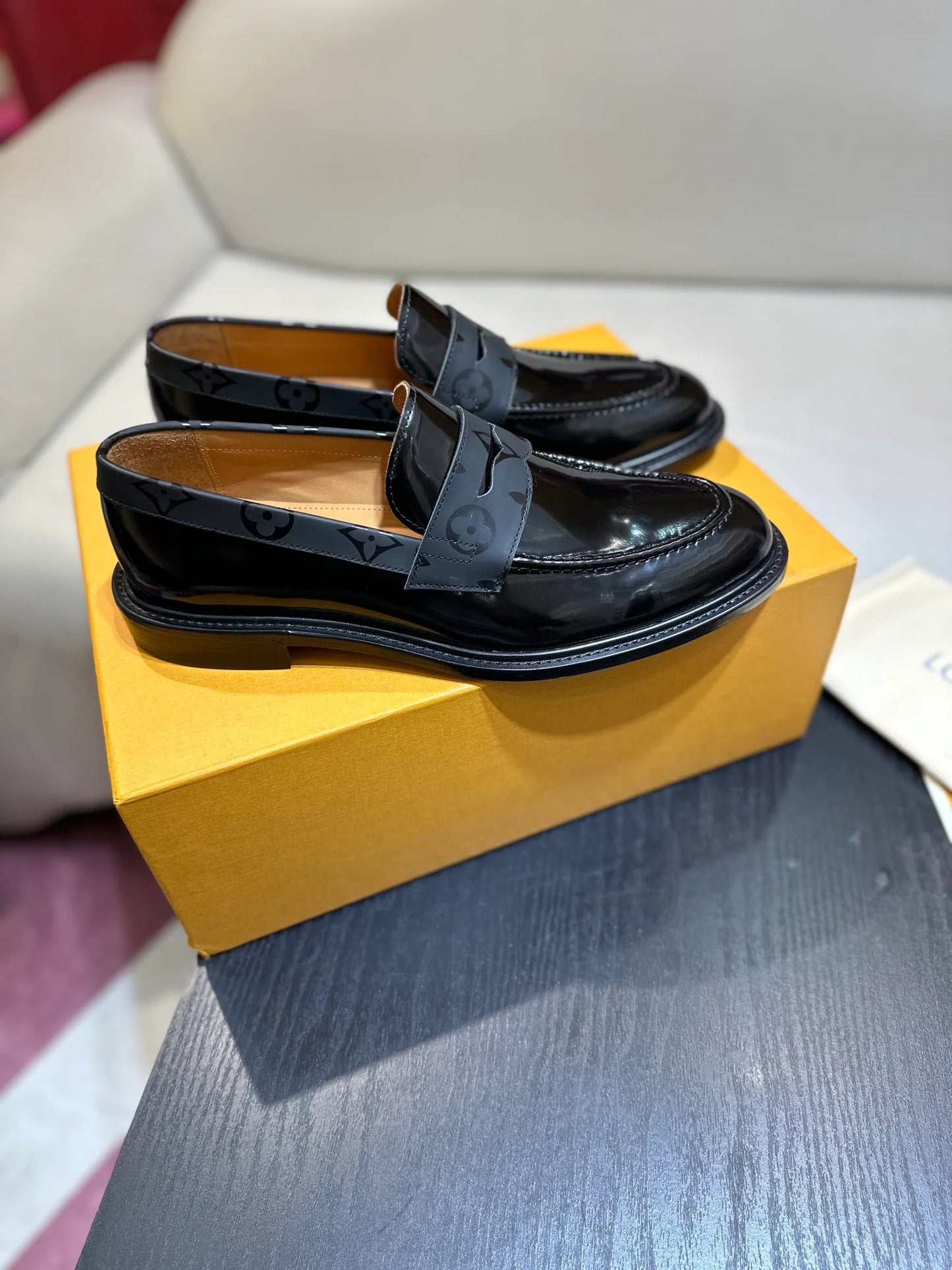 LV LOAFER