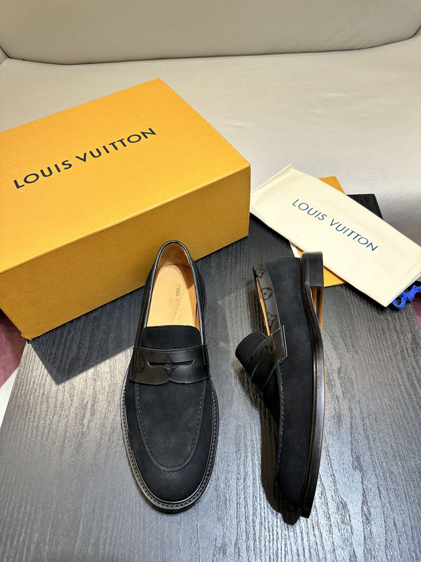 LV LOAFER
