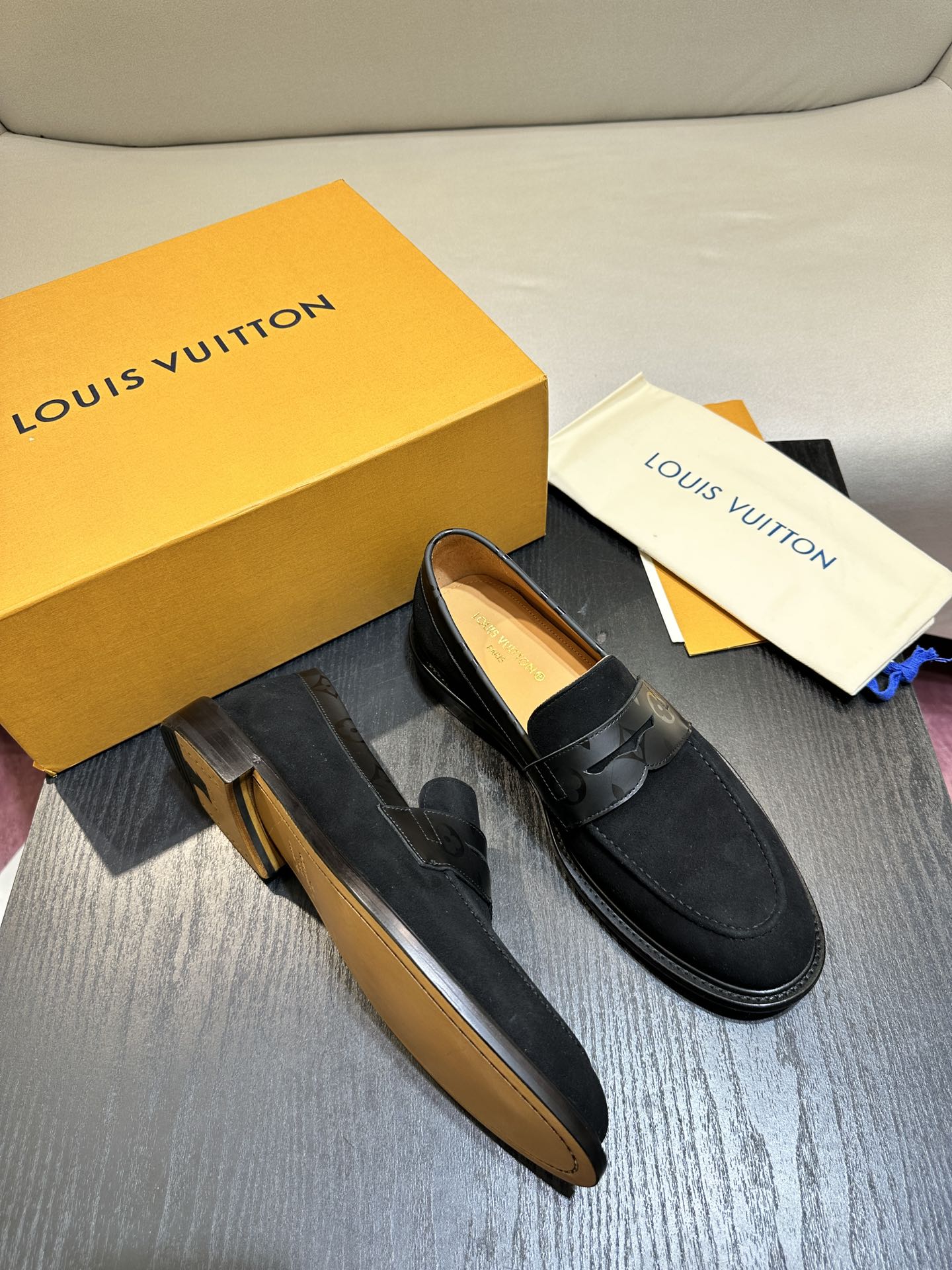 LV LOAFER