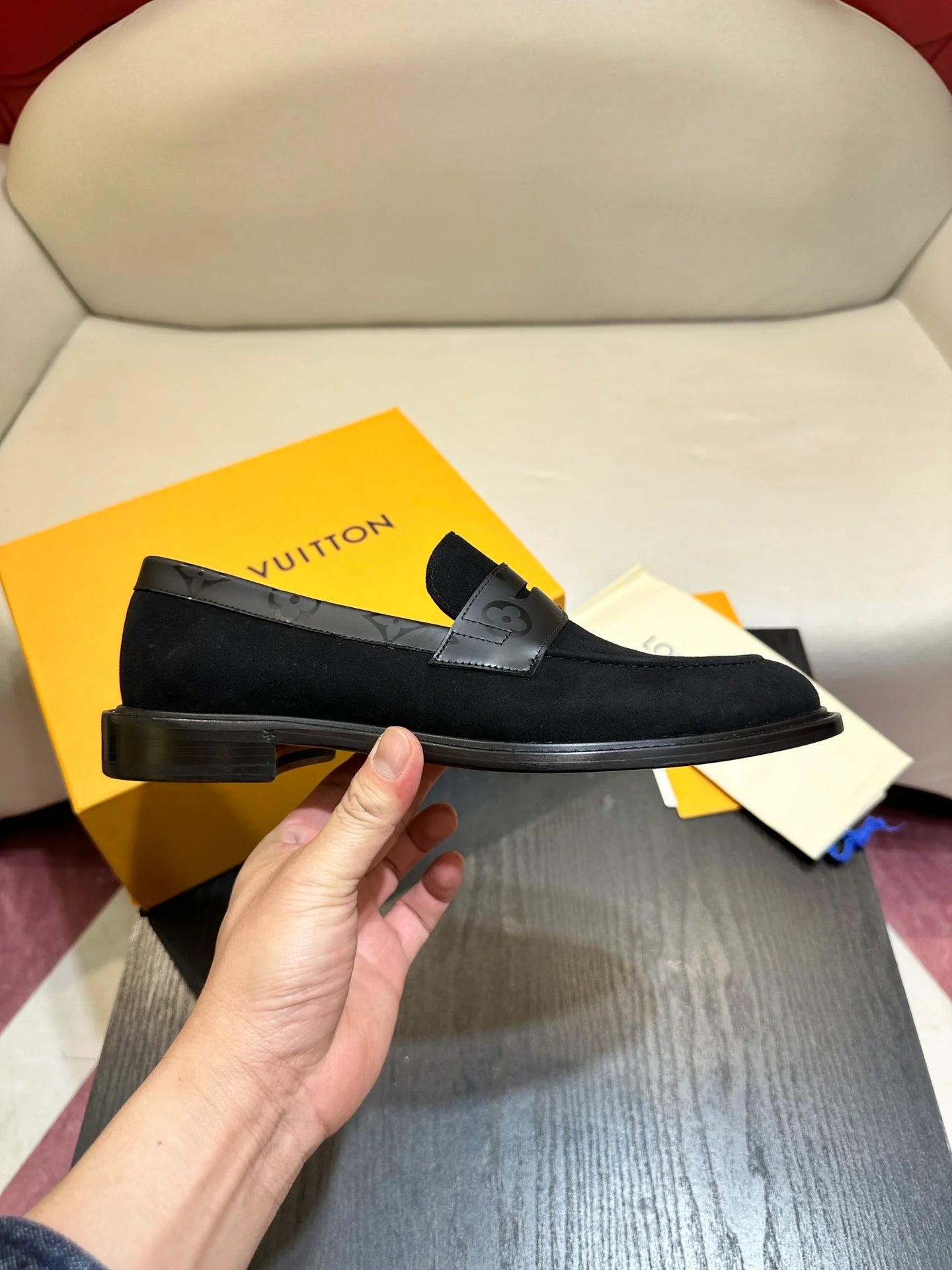 LV LOAFER