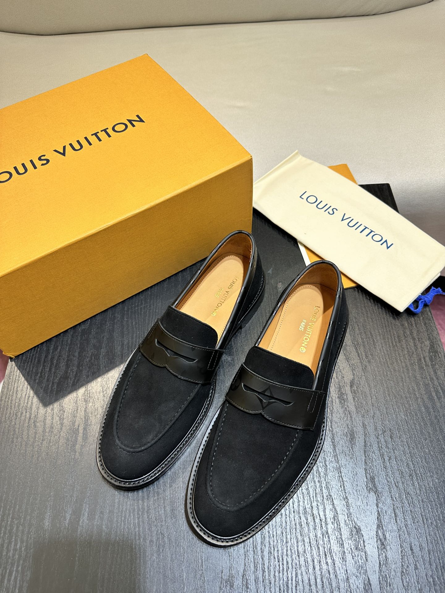 LV LOAFER