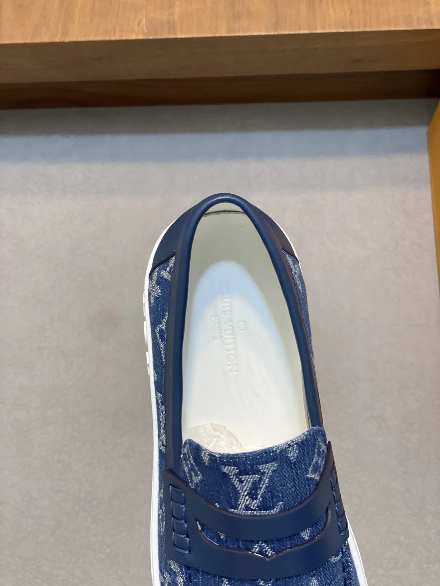 LV LOAFER