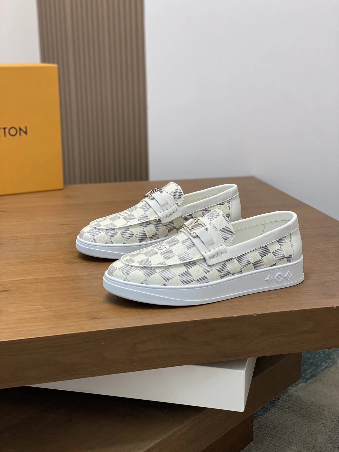 LV LOAFER