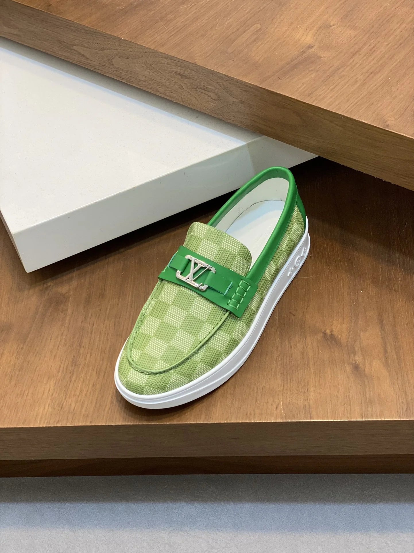 LV LOAFER