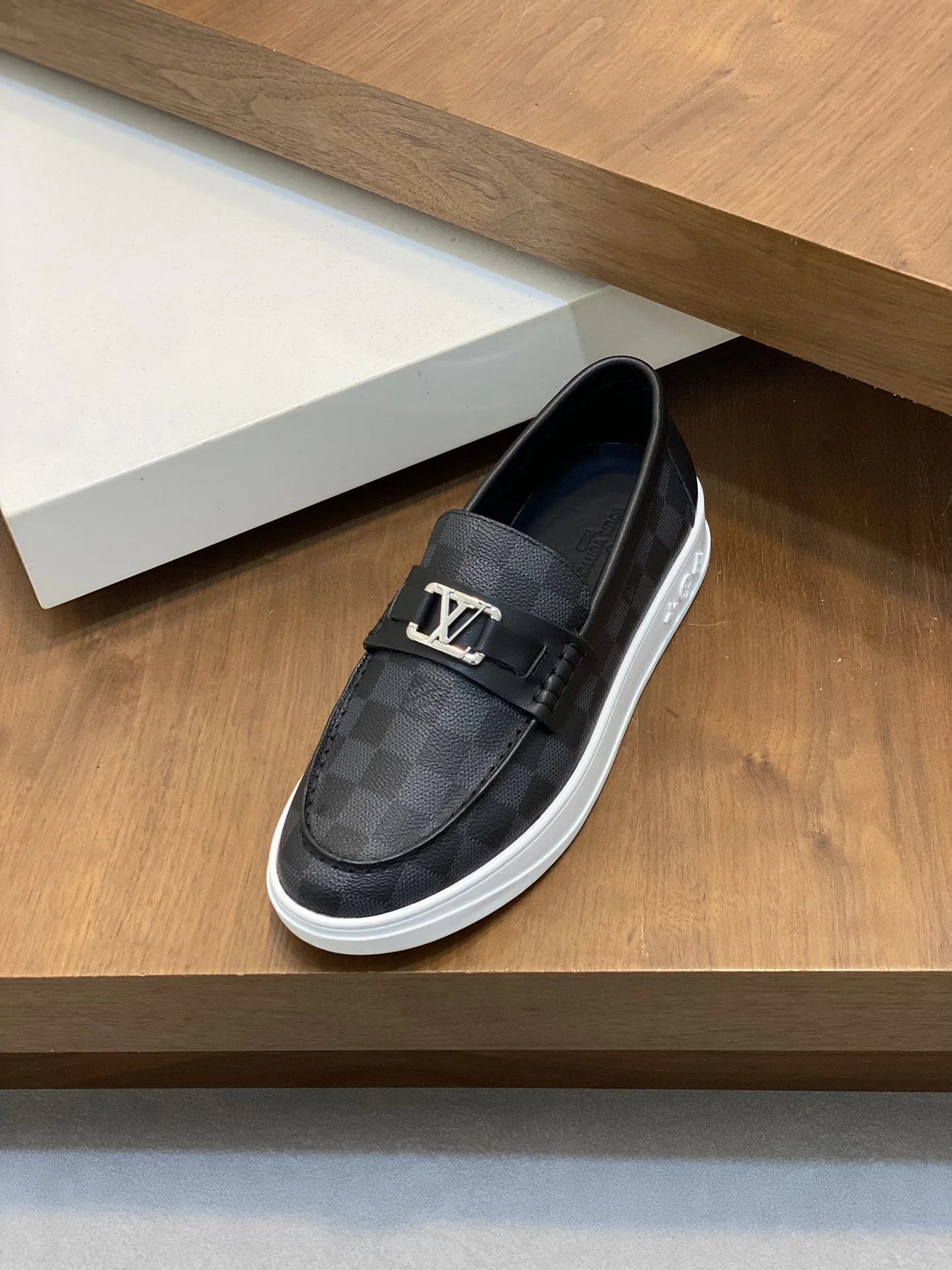 LV LOAFER