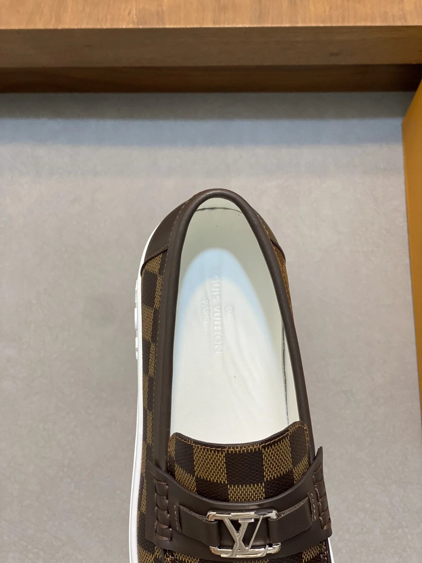LV LOAFER