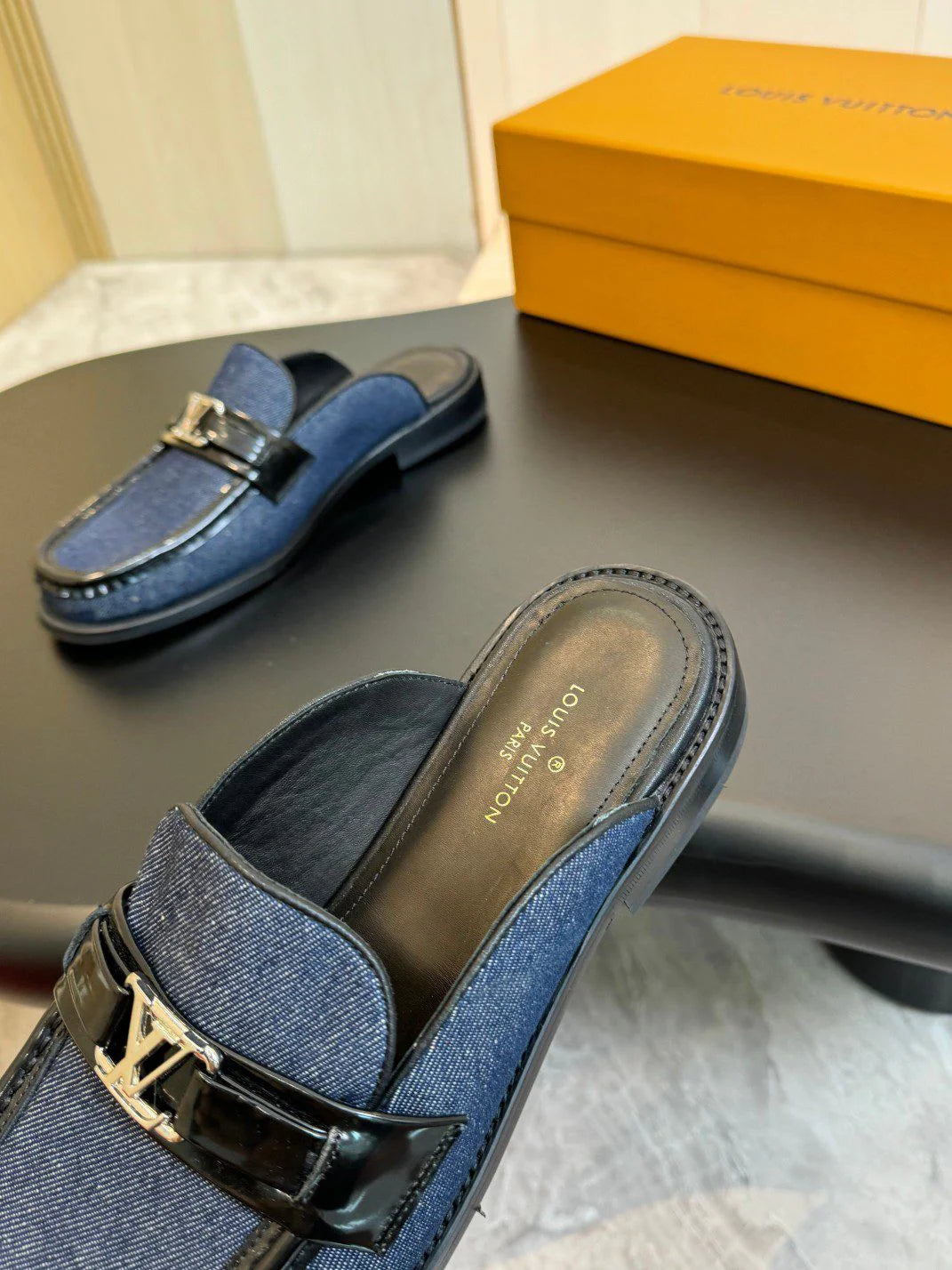 LV LOAFER