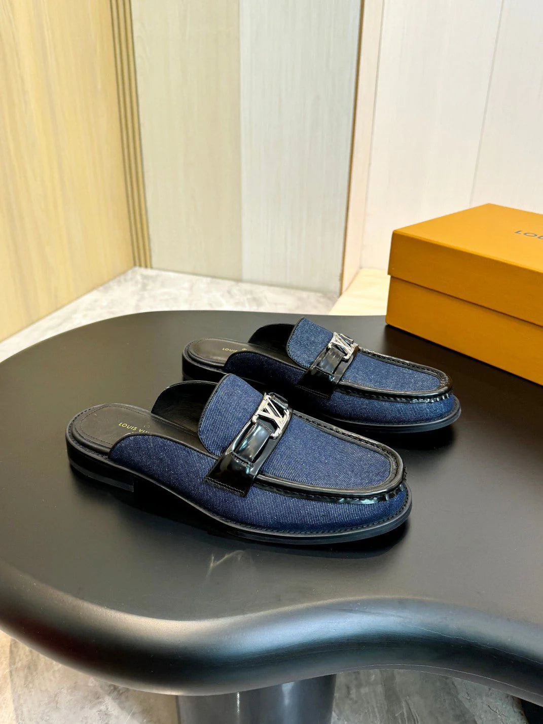 LV LOAFER