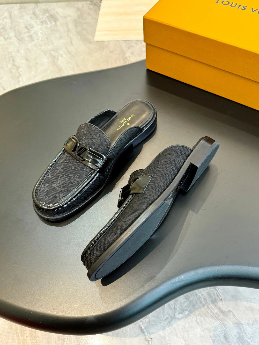 LV LOAFER