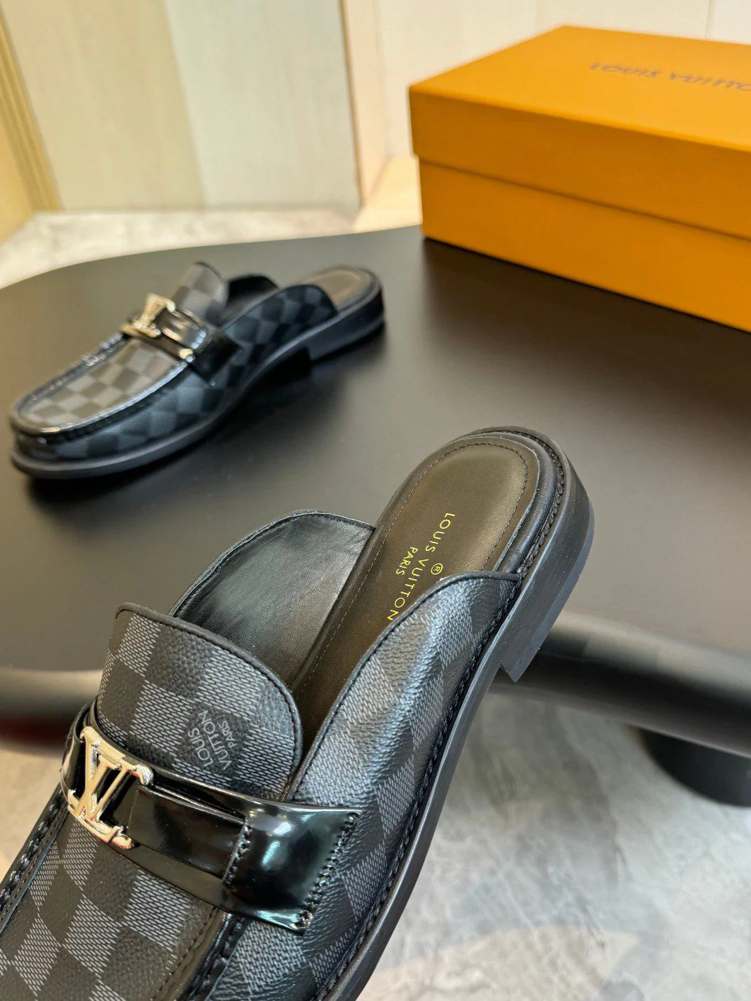 LV LOAFER