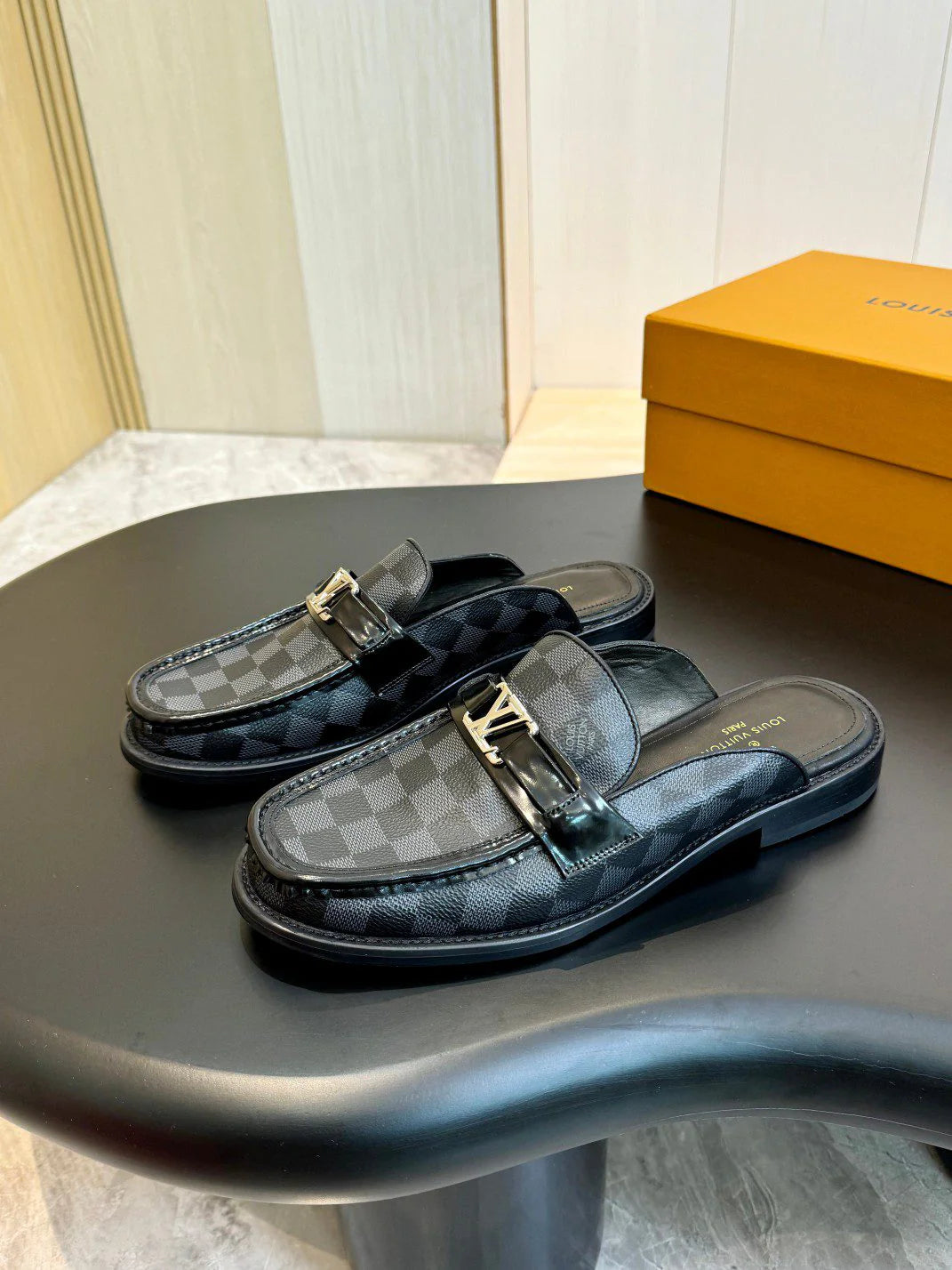 LV LOAFER