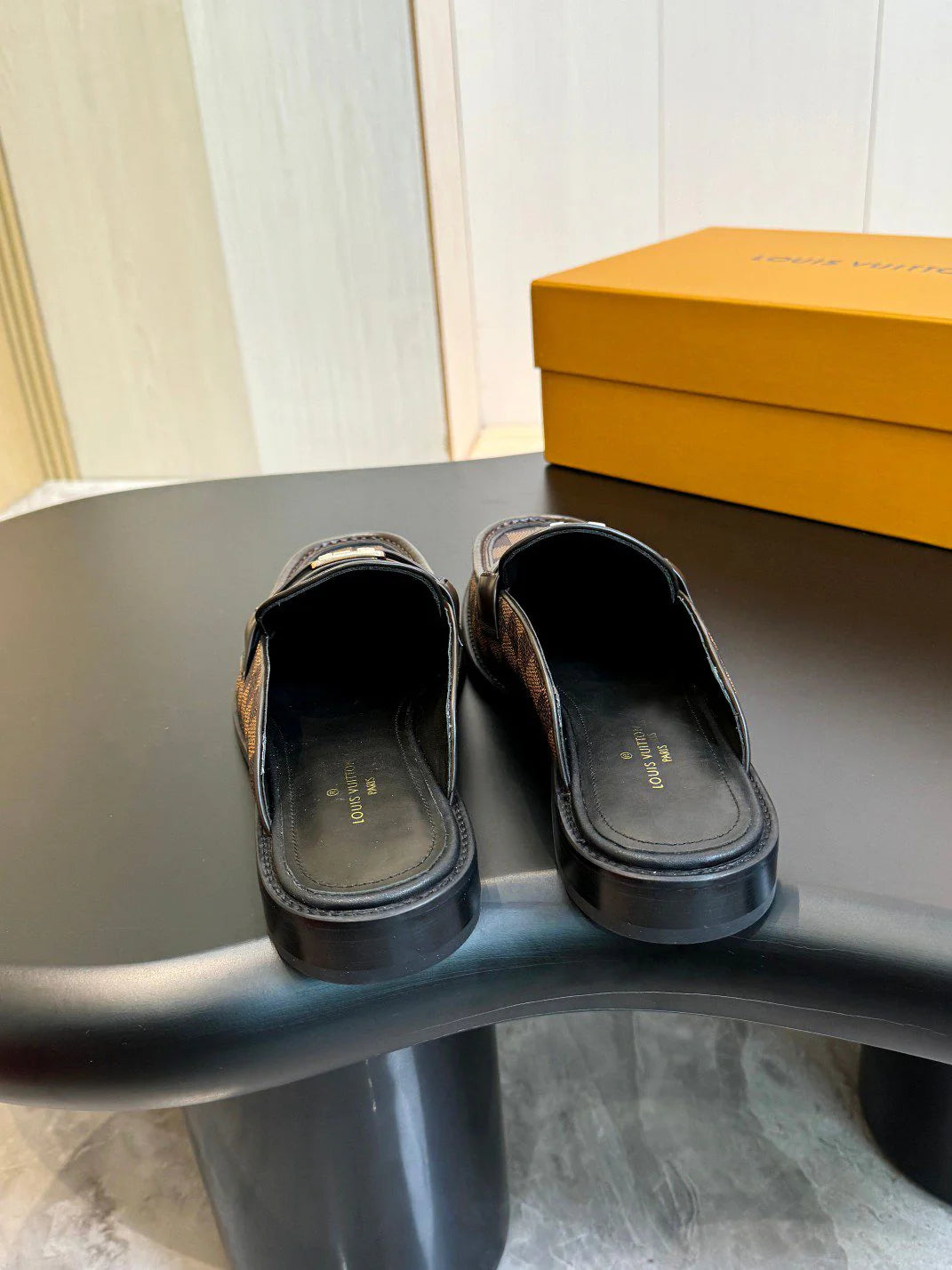 LV LOAFER