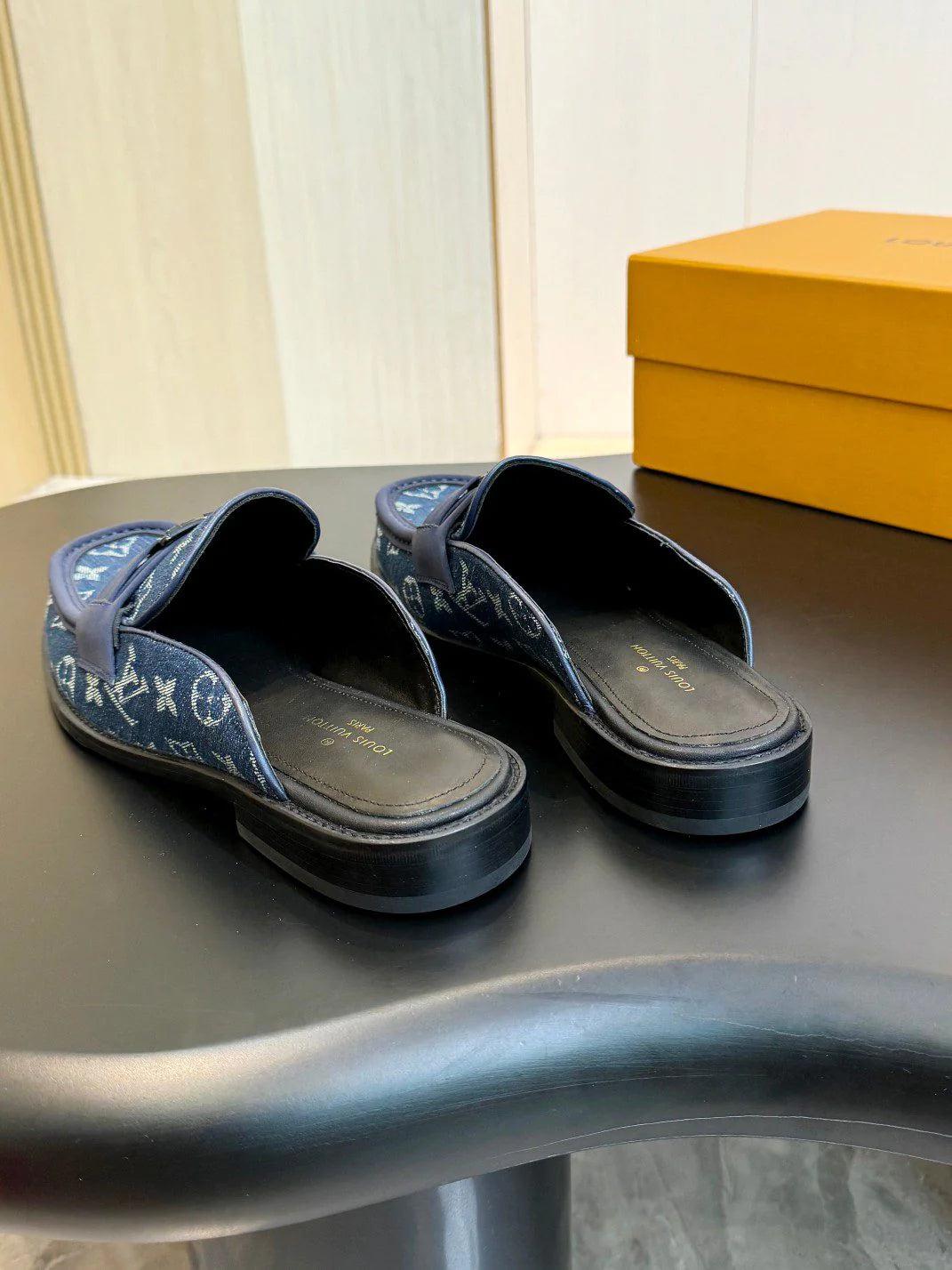 LV LOAFER