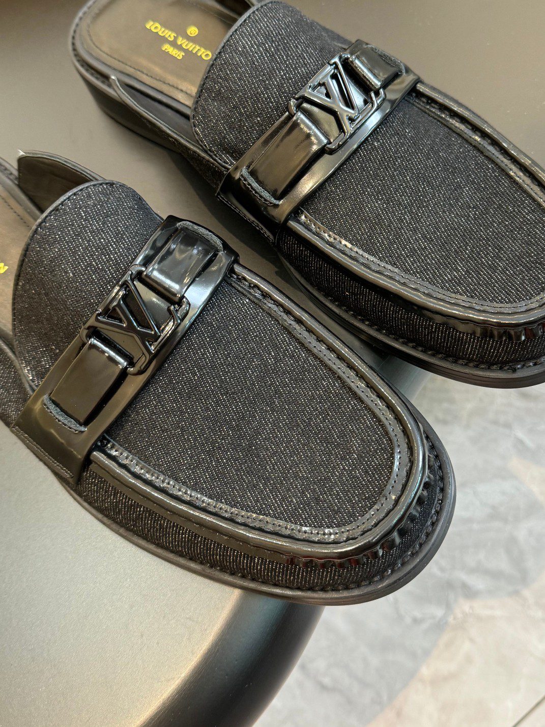 LV LOAFER