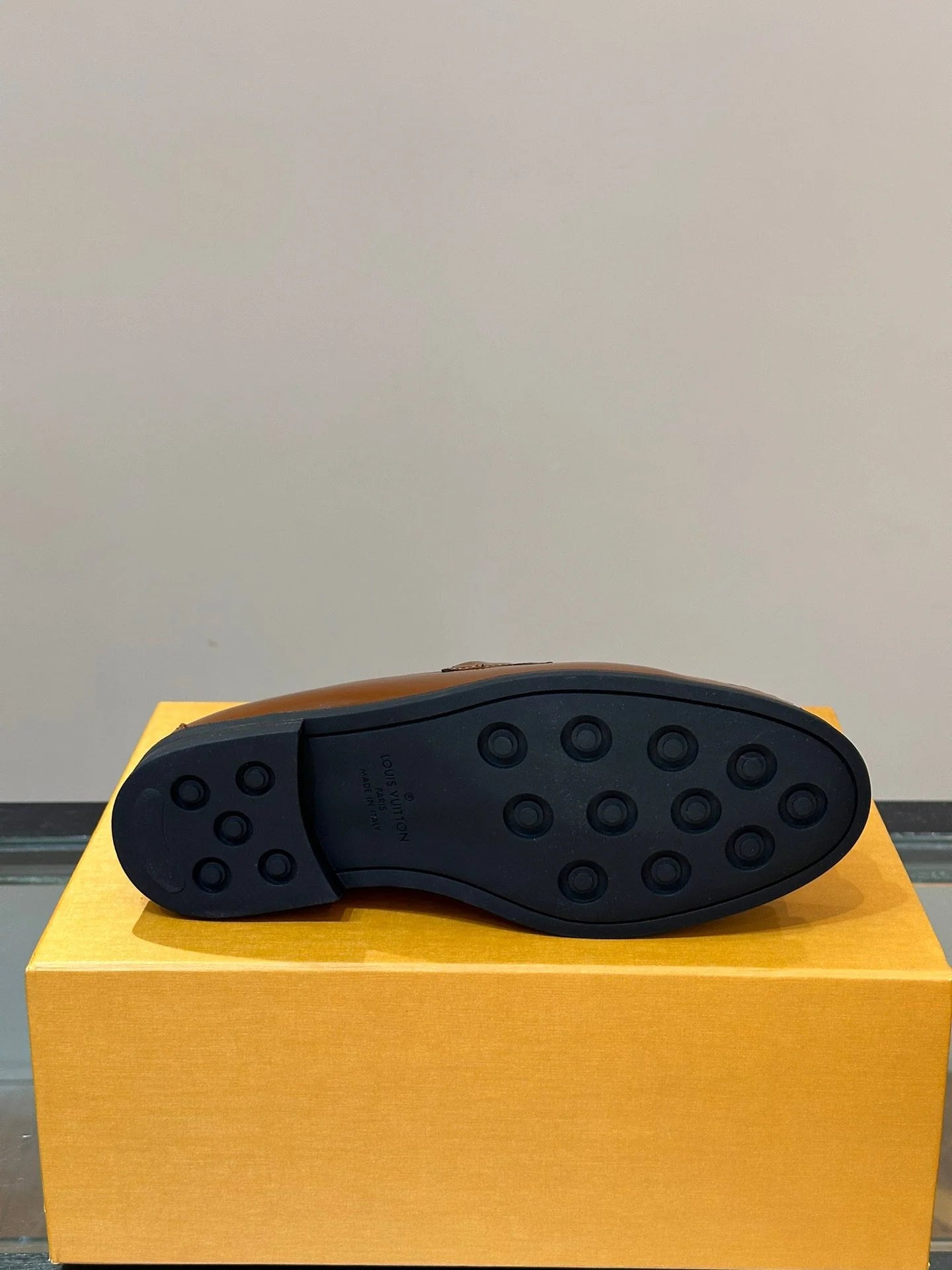 LV LOAFER