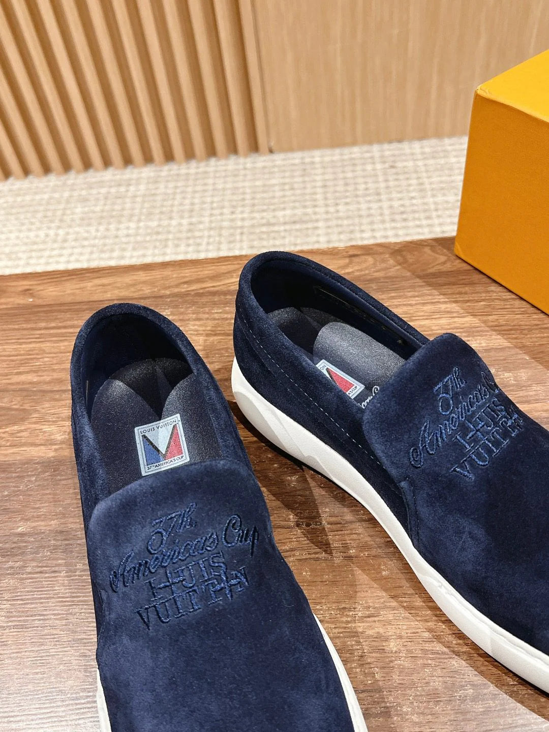 LV LOAFER