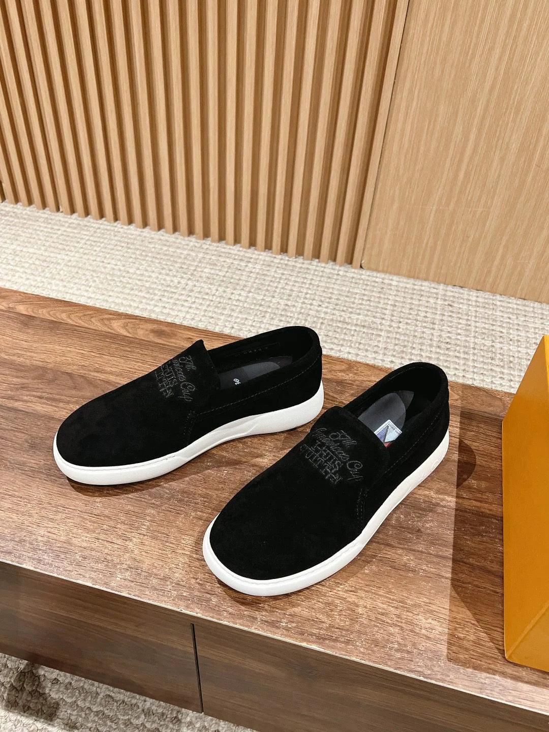 LV LOAFER