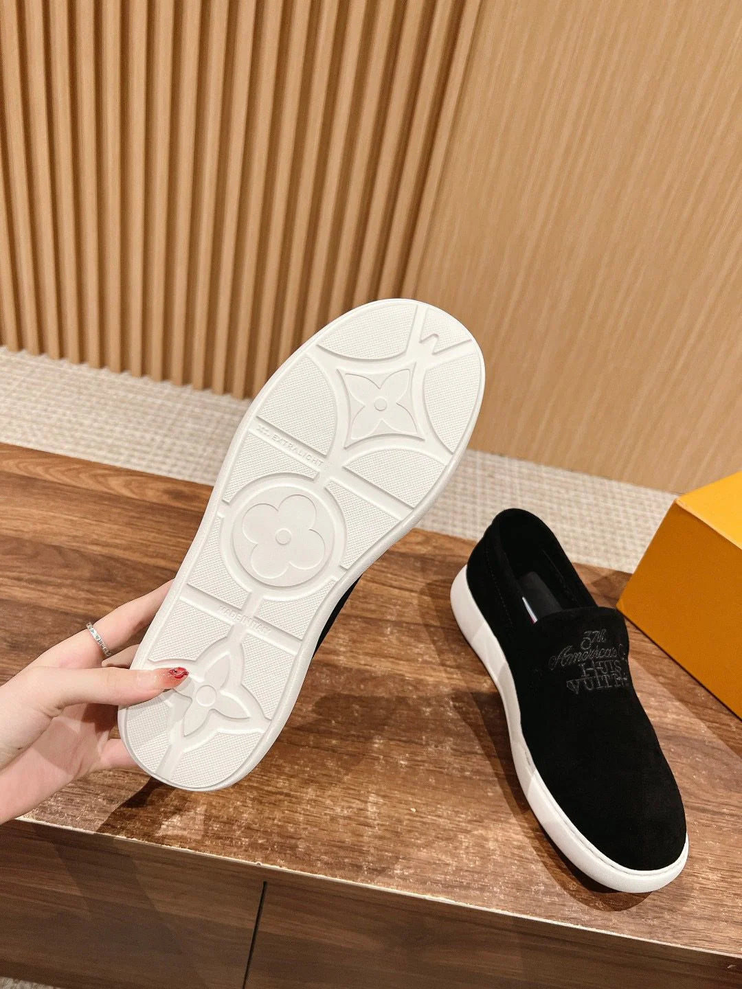LV LOAFER