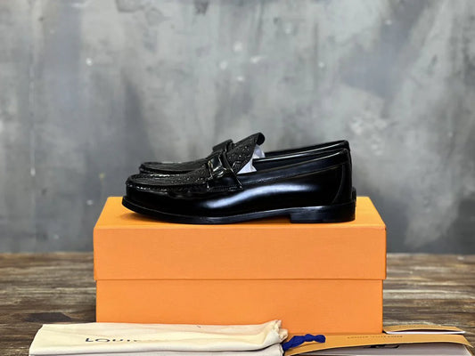 LV LOAFER