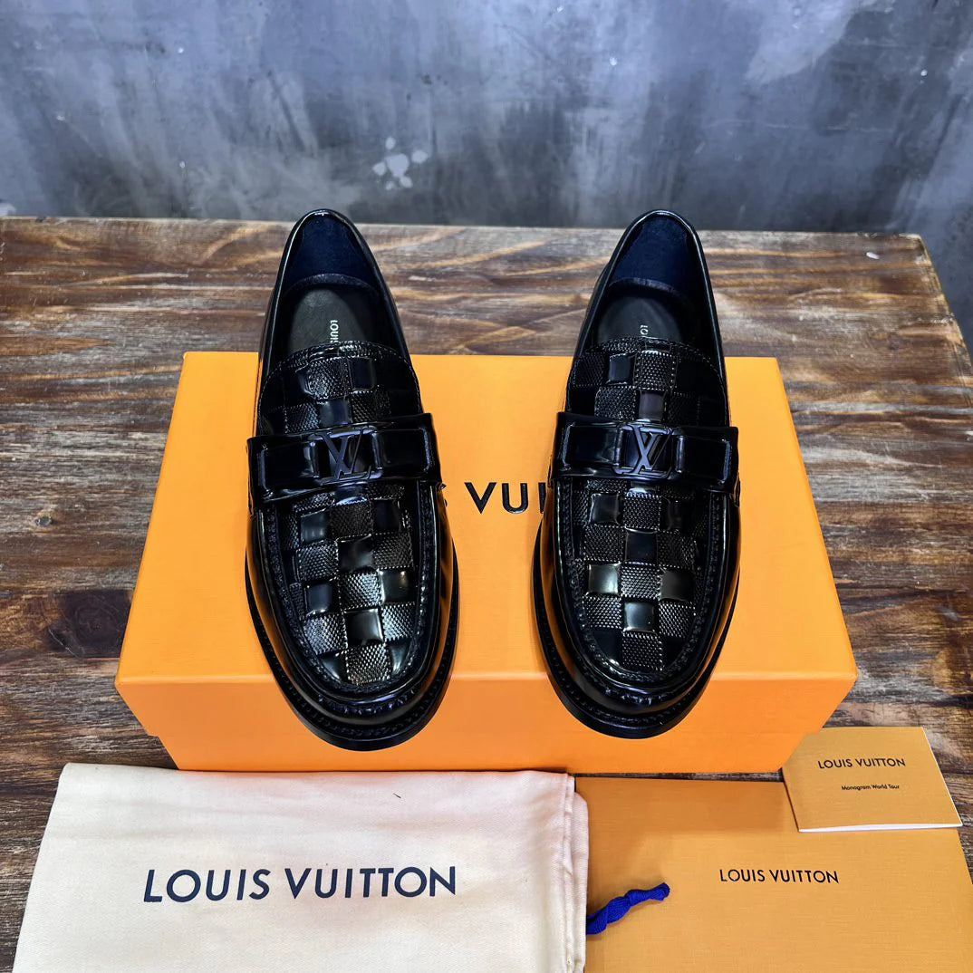 LV LOAFER