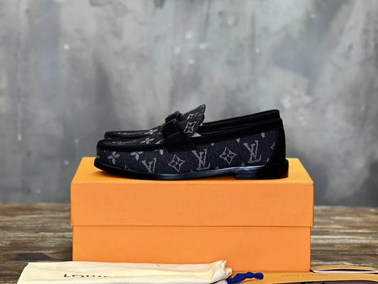 LV LOAFER