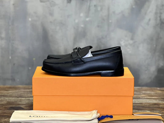 LV LOAFER