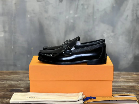 LV LOAFER