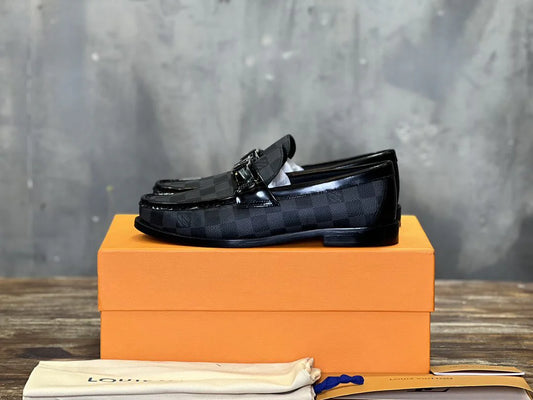 LV LOAFER