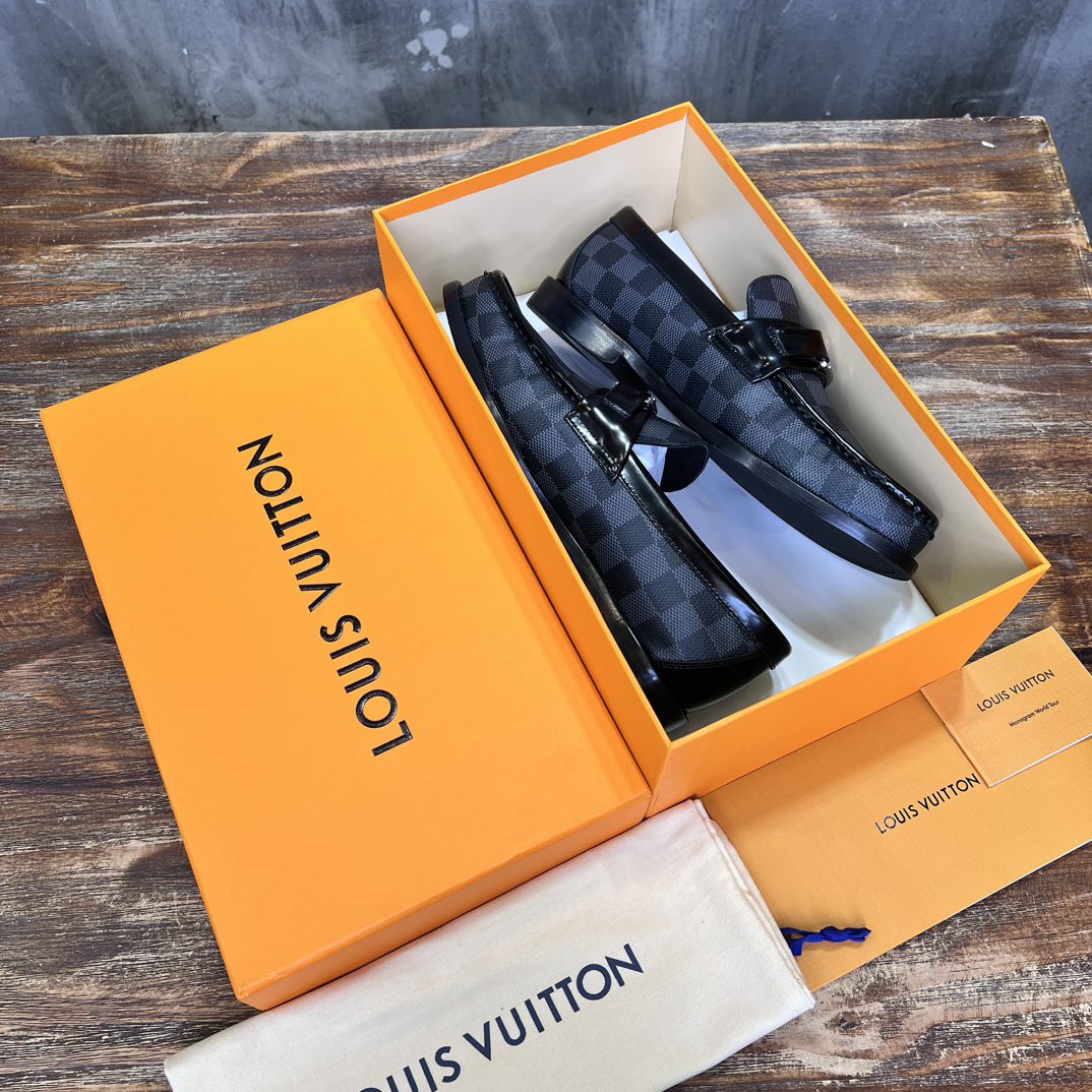 LV LOAFER