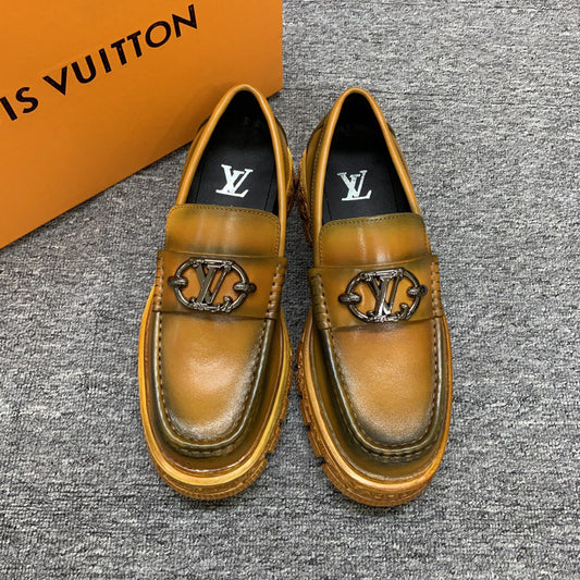 LV LOAFER