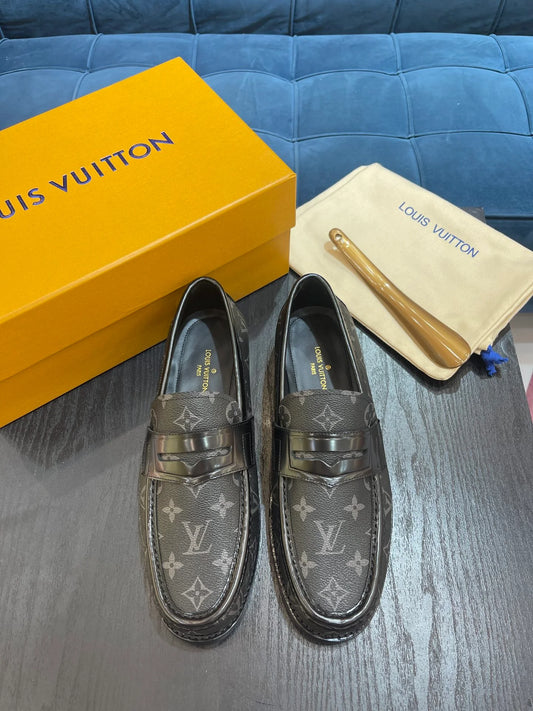 LV LOAFER