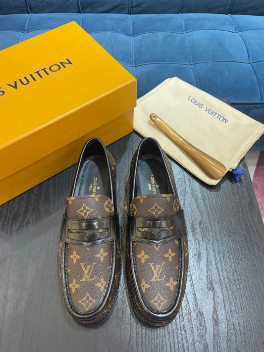 LV LOAFER