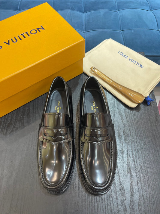 LV LOAFER